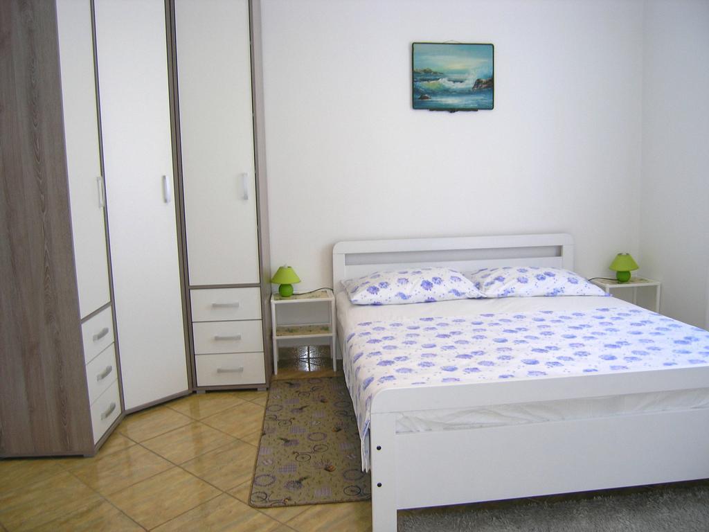 Apartman Vera Krk Town Exterior foto