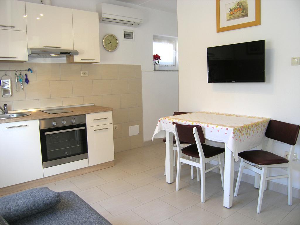 Apartman Vera Krk Town Exterior foto